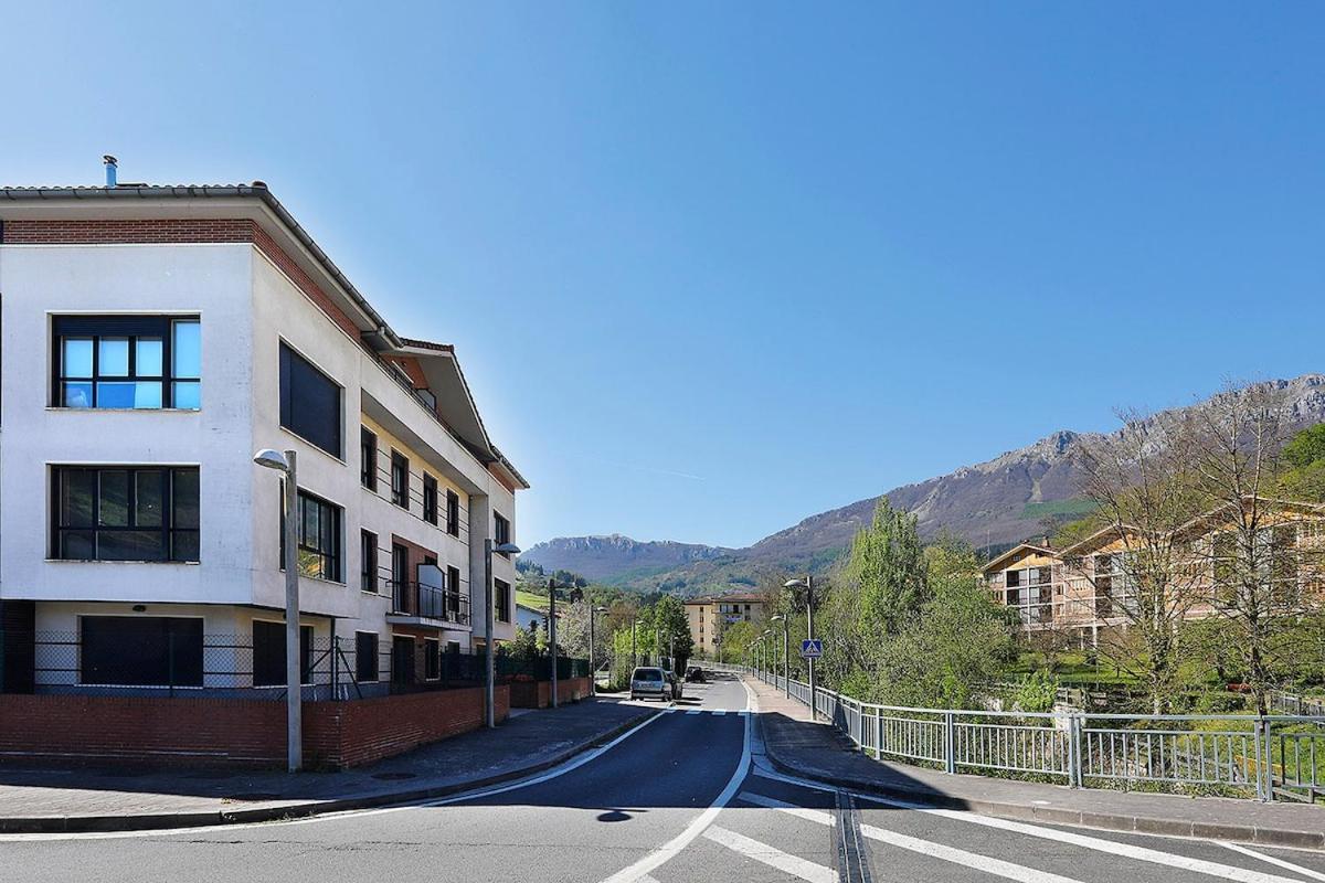 Apartamento Junto A Aizkorri Zegama Bagian luar foto